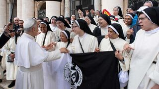 León XIV, con las dominicas de España