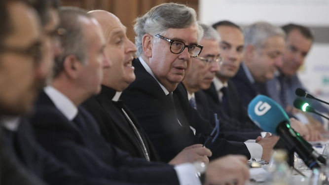 El arzobispo de Santiago de Compostela, en un encuentro con los empresarios gallegos