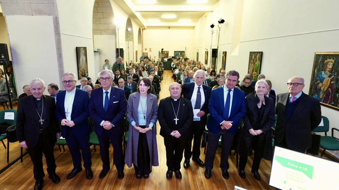 El arzobispo Prieto, en el centro, con el presidente de la CEG y otros invitados