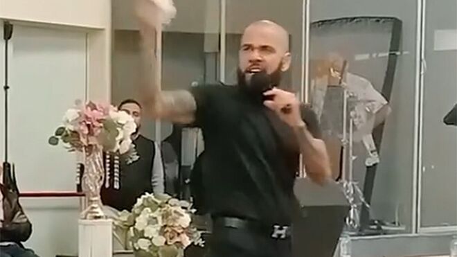 Dani Alves en la iglesia evangélica Elim, en Girona
