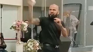 Dani Alves en la iglesia evangélica Elim, en Girona