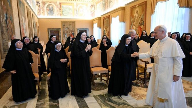 León XIV en la audiencia con las  religiosas agustinas