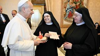 León XIV, con las religiosas agustinas