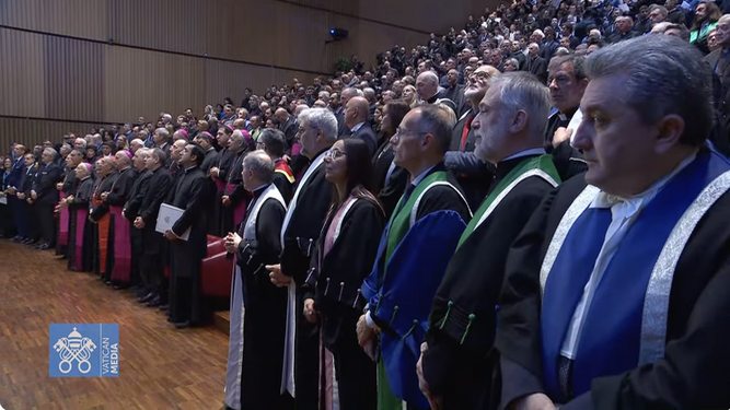 Cardenales, obispos y profesores en la Lateranense