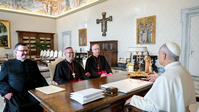 El Papa y obispos de la Conferencia Episcopal de Canadá