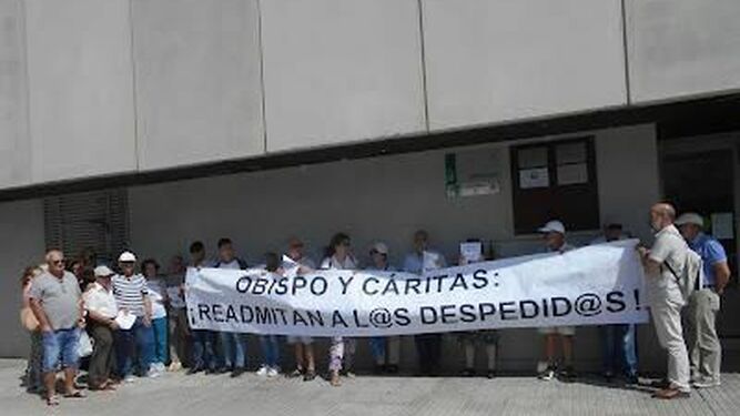 Obispo y Cáritas. Despidos.