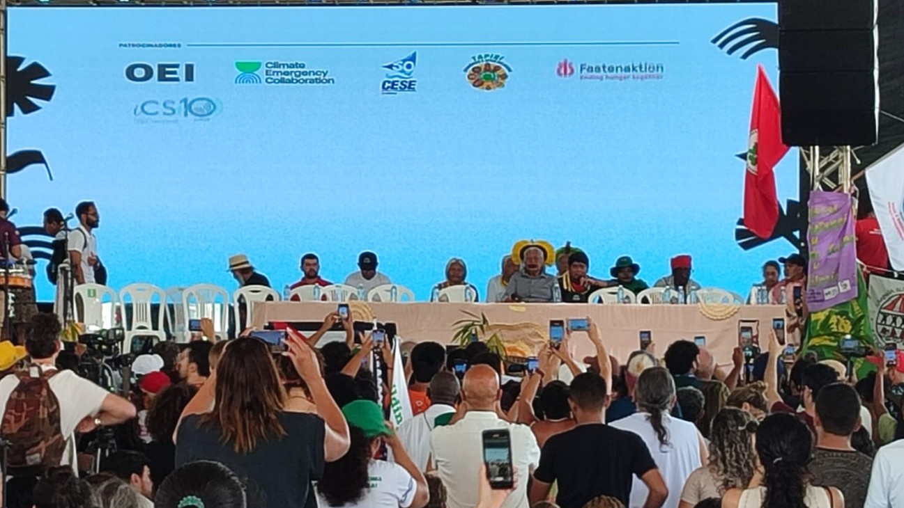 Raoni en la Cúpula de los Pueblos