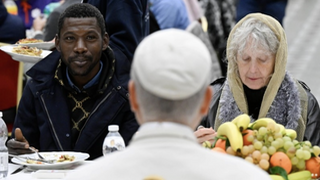 León XIV con 1.300 pobres