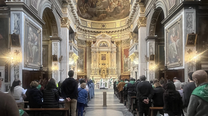 Misa en la iglesia de los claretianos