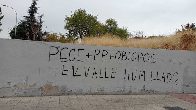 Pintadas contra los obispos en la sede de Añastro