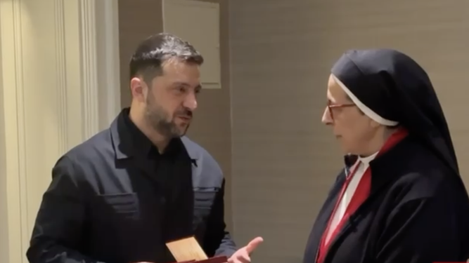 Entrega de la condecoración