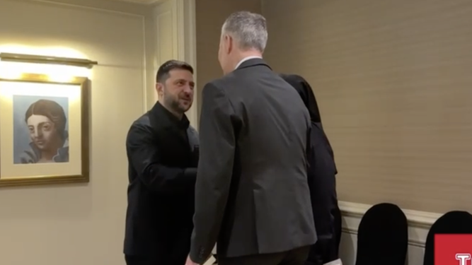 Juan Carlos Cruz saluda a Zelensky