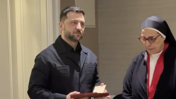 Zelensky y sor Lucía Caram