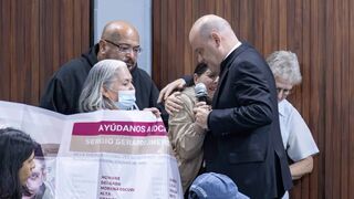 Monseñor Acero con las familias buscadoras de México