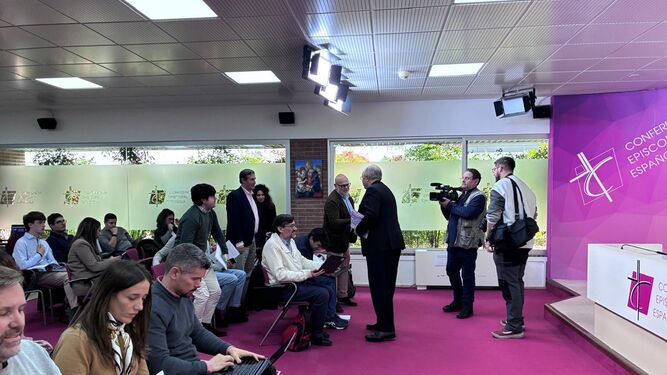 Magán, saludando a la prensa