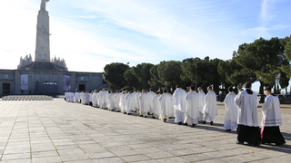 Sacerdotes en el Cerro de los Ángeles