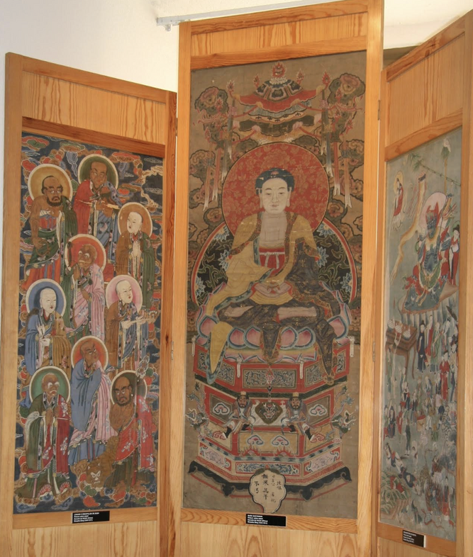 Tríptico de pinturas religiosas budistas