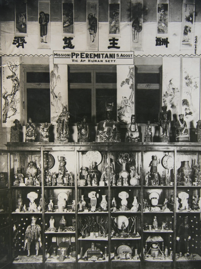 Vista parcial de porcelanas chinas enviadas desde el Vicariato de Hunan Septentrional