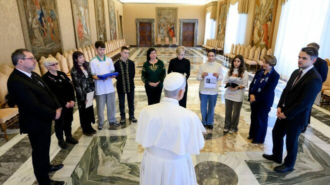 Un grupo de madres y jóvenes ucranianos visitaron hoy al Papa.