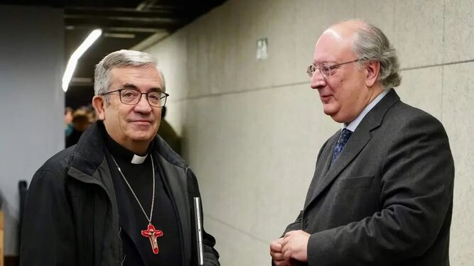 Argüello en la presentación del informe Foessa con Guenther E. Boelholff