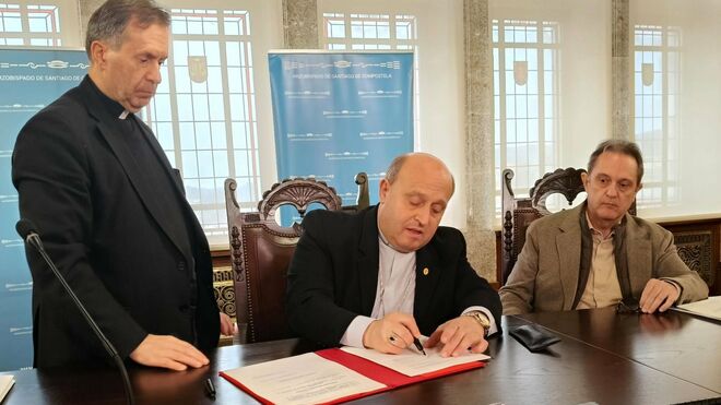 Francisco José Prieto firma el la creación de la Fundación Educativa Ultreia