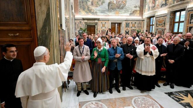 Prevost saluda a los peregrinos de Letonia