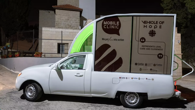 El papamóvil de Francisco reconvertido en clínica móvil
