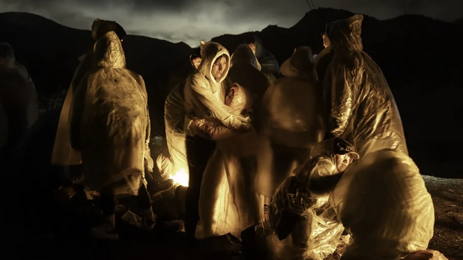 Migrantes ilegales tras cruzar la frontera entre EUU y México