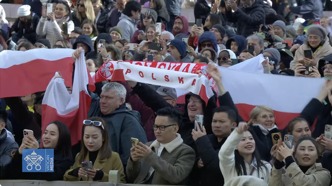 Fieles en la audiencia general