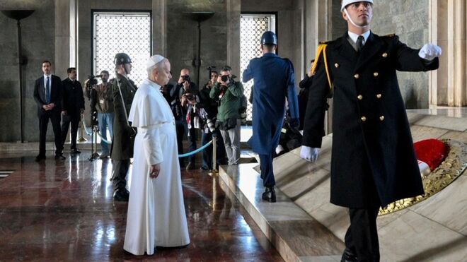 El Papa, en el mausoleo de Atatürk