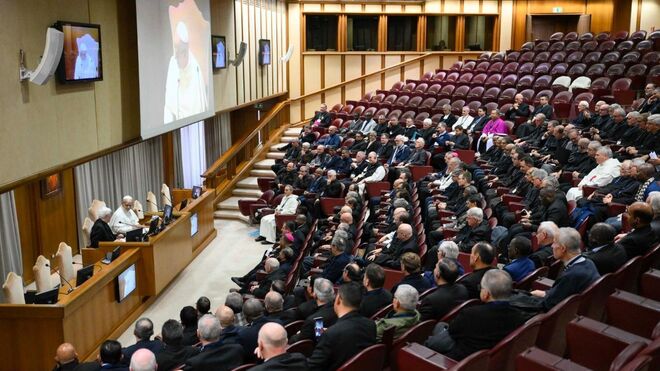 El Papa y los miembros de la Unión de Superiores Generales