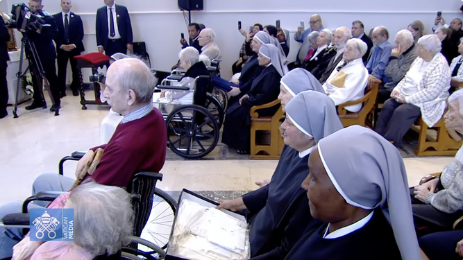 Los ancianos residentes en el centro de las Hermanitas de los Pobres en Estambul