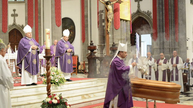 Misa exequial por Bernardo Álvarez