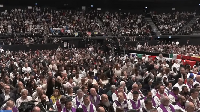 Fieles en el Volkswagen Arena