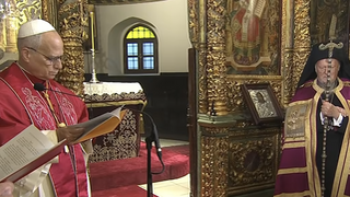 León y Bartolomé, rezando la Doxología