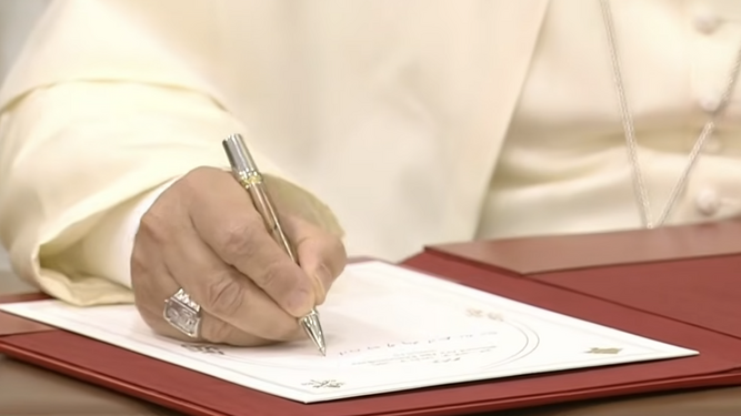 Firma en el libro de honor