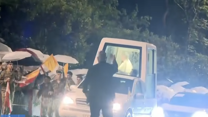 León, a su llegada al palacio presidencial