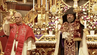 El Papa y el patriarca bendicen, juntos, al pueblo