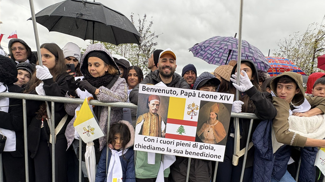 Fieles esperan al Papa