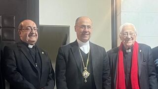 El padre Carlos, con el patriarca maronita y, a la derecha, el padre Ángel