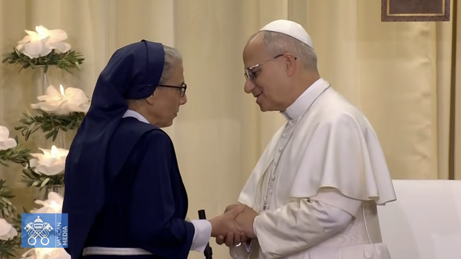 León XIV, con la madre superiora