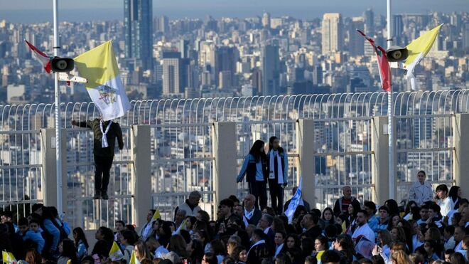 El pueblo libanés da su bienvenida al Papa León