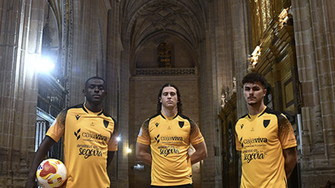 Jugadores de la Gimnástica en la catedral de Segovia