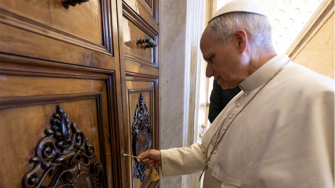 El Papa, en una visita al Palacio Apostólico
