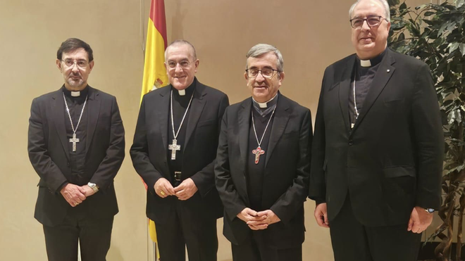 Los obispos reciben a Pioppo