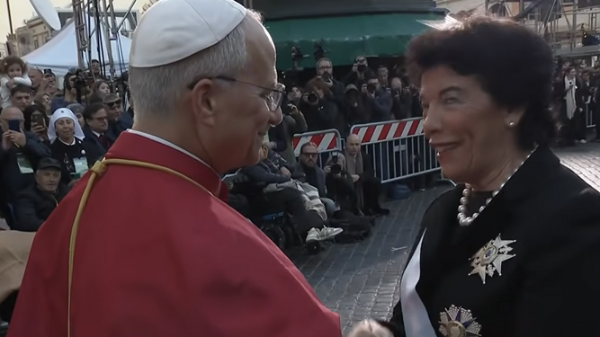 León XIV, con Isabel Celáa