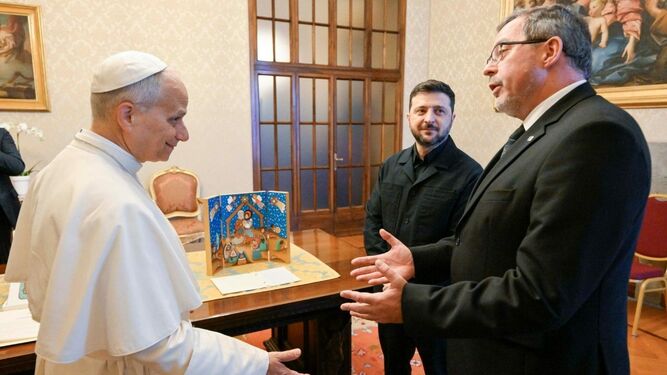 Zelenski regalo al Papa un pesebre artesanal