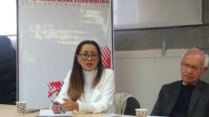 Magistrada Alexandra Valencia y el padre Javier Giraldo