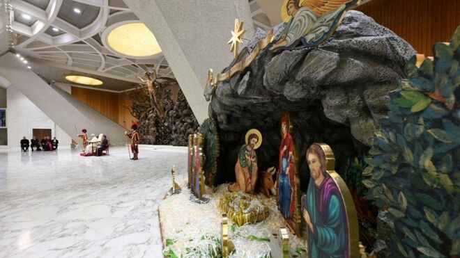El Papa y el belén del Aula Pablo VI