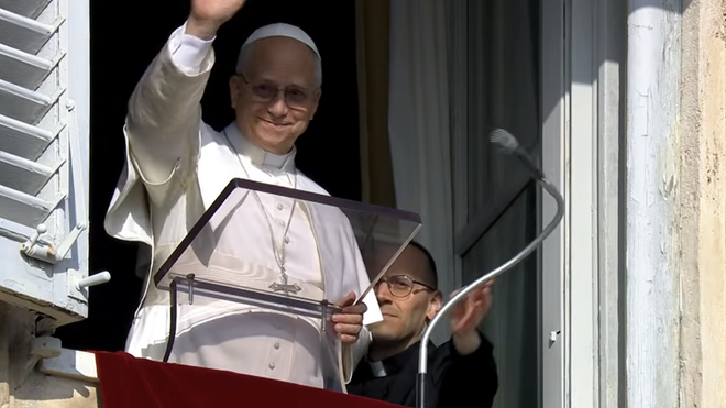 León XIV, durante el Angelus